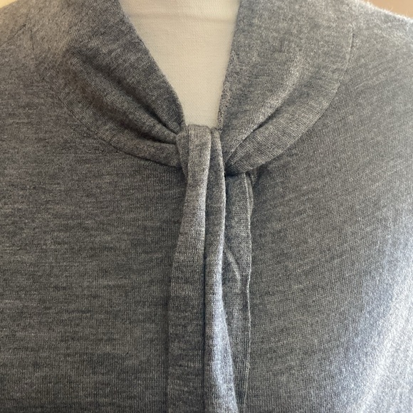 CO ESSENTIALS Size L Gray Long Sleeve Cashmere Sweater - Picture 2 of 9